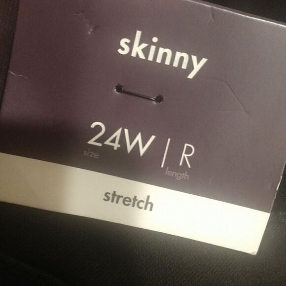 Women's Destroyed Black Jean Capri Pants Size 24 - Picture 9 of 9